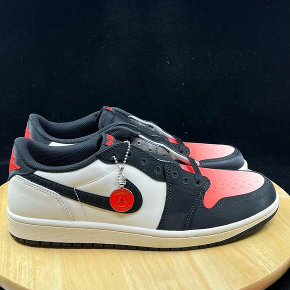 Jordan 1 Retro Low OG PSG - Paris-Saint Germain - Off-Noir / Red - Picture 5 of 9